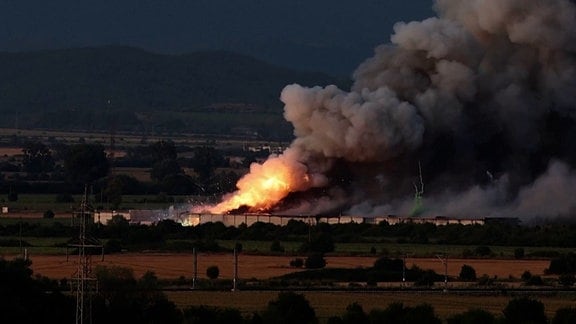 Brennende Fabrik für Feuerwerkskörper in Bulgarien 