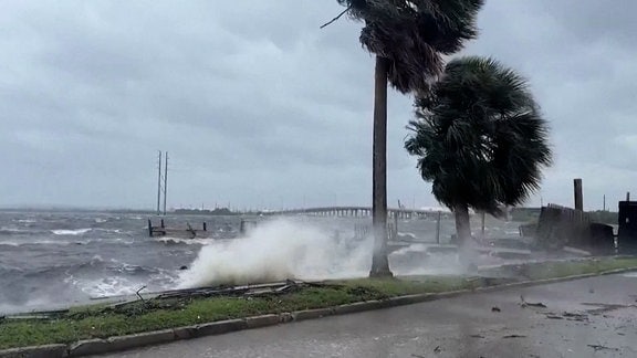 Hurrikan "Helene" trifft in Florida auf Land