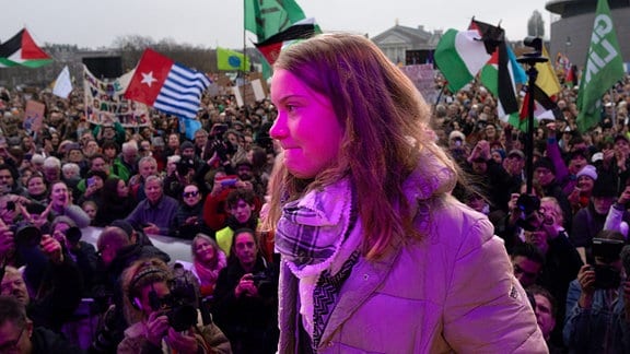 Greta Thunberg, Klimaaktivistin aus Schweden, reagiert während einer Klimademonstration. 