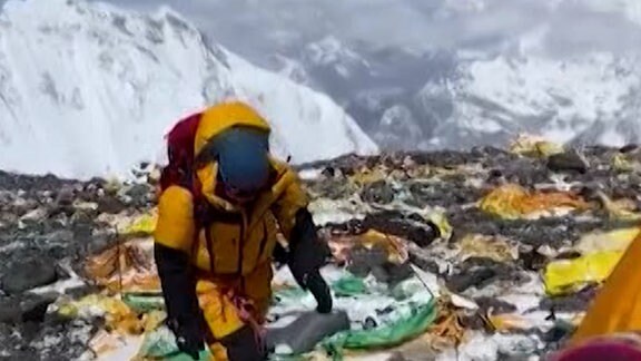 Das Camp 4 kurz vor dem Gipfel des Mount Everest versinkt im Müll. 