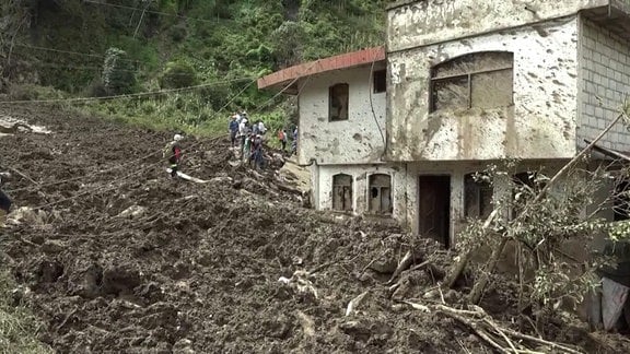 Schlammlawine Haus, teilweise zerstört