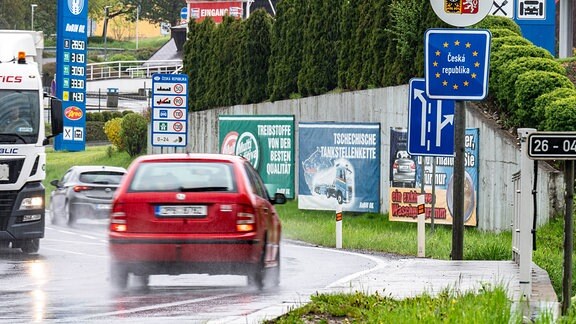 Ein Schild mit der Aufschrift Ceská republika steht an der deutsch-tschechischen Grenze