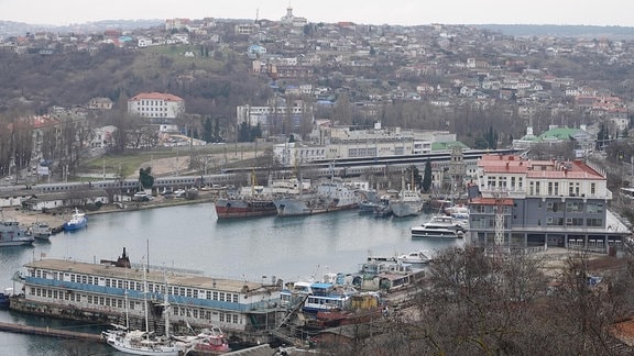 Blick auf die Hafenstadt Sewastopol