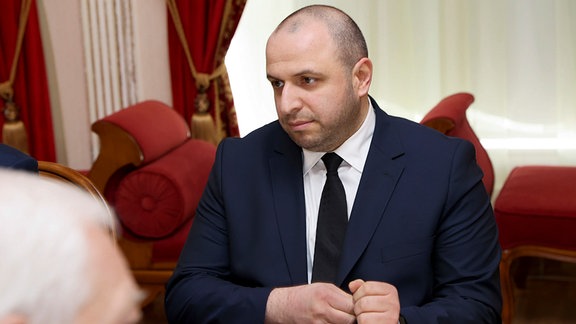 Rustem Umjerow, damaliges Mitglied des ukrainischen Parlaments, nimmt an den Friedensgesprächen mit der russischen Delegation in der Region Gomel in Belarus teil.