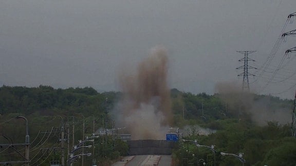 Sprengung einer Straße zwischen Nord- und Südkorea