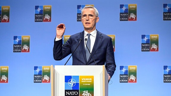 NATO-Generalsekretär Jens Stoltenberg gab am Montagabend bekannt, dass Schweden und die Türkei eine Einigung über die schwedische Mitgliedschaft in der NATO erzielt haben.