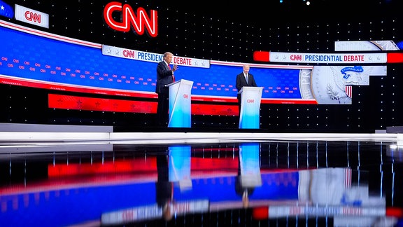 US-Präsident Joe Biden und der ehemalige US-Präsident Donald Trump nehmen an einer von CNN veranstalteten Präsidentschaftsdebatte teil.