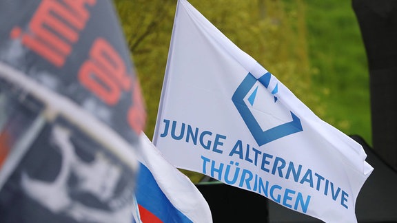 Fahne mit der Aufschrift Junge Alternative Thueringen