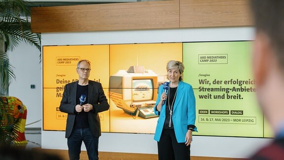 Kai Gniffke (ARD-Vorsitzender und SWR-Intendant) und Karola Wille (MDR-Intendantin) eröffneten das ARD-MediatheksCamp 2023.