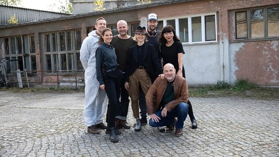 Im Bild (v.l.): Jan Dose, Yvonnne Catterfeld, Timo Moritz (Kamera), Valery Tscheplanowa, Ole Zapatka (Regie), Jutta Müller (Produzentin), Götz Schubert