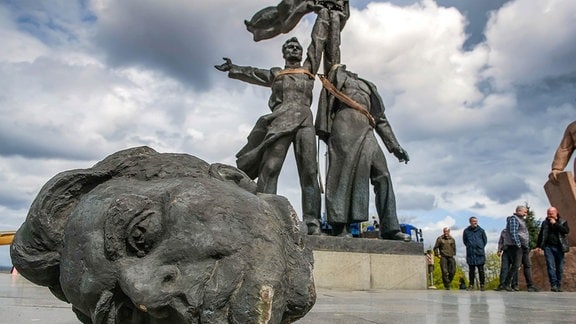 Das 1982 in Kiew aufgestellte Denkmal der russisch-ukrainischen Freundschaft im Jahr 2022.