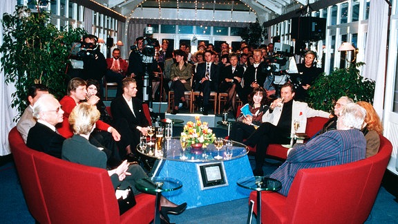 Riverboat, vormals "MDR-Club", ist nicht nur die erste, sondern mit 30 Jahren auch die älteste Talkshow des MDR. Begonnen hat alles am 3. Januar 1992 .