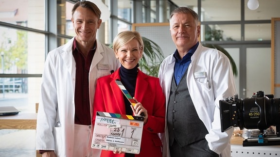 v.l.: Dr. Martin Stein (Bernhard Bettermann), Dr. Kathrin Globisch (Andrea Kathrin Loewig) und Dr. Roland Heilmann (Thomas Rühmann)