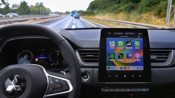 Auto Cockpit mit Apple Car Play Display