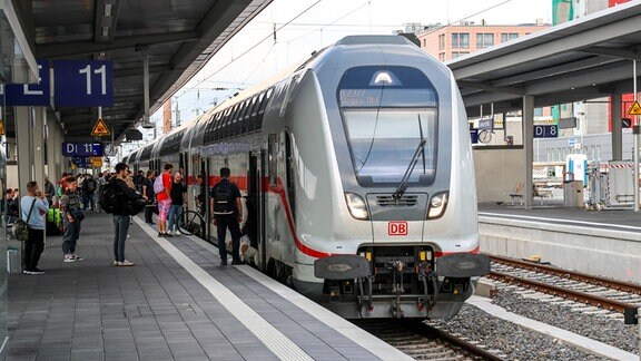 Intercity Zug der Deutschen Bahn IC