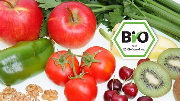 Obst, Gemüse und Nüsse mit BIO-Siegel