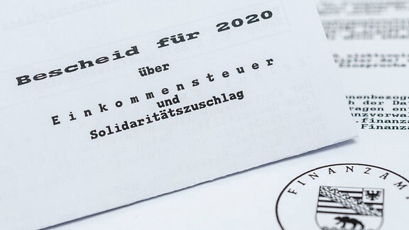 Symbolbild: Briefkopf mit dem Text: Bescheid für 2020