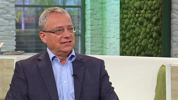 Professor Harald Matthes speaks | Image rights: CENTRAL DEUTSCHER RUNDFUNK Professor Harald Matthes speaks