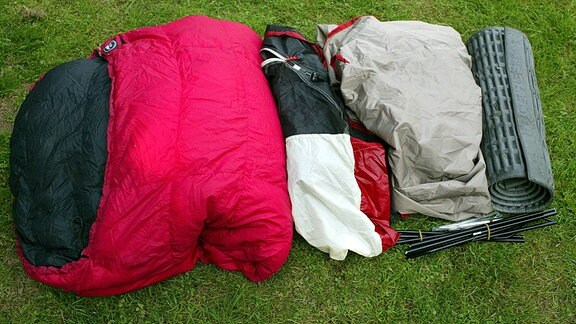 Schlafsack, Zelt und Isomatte