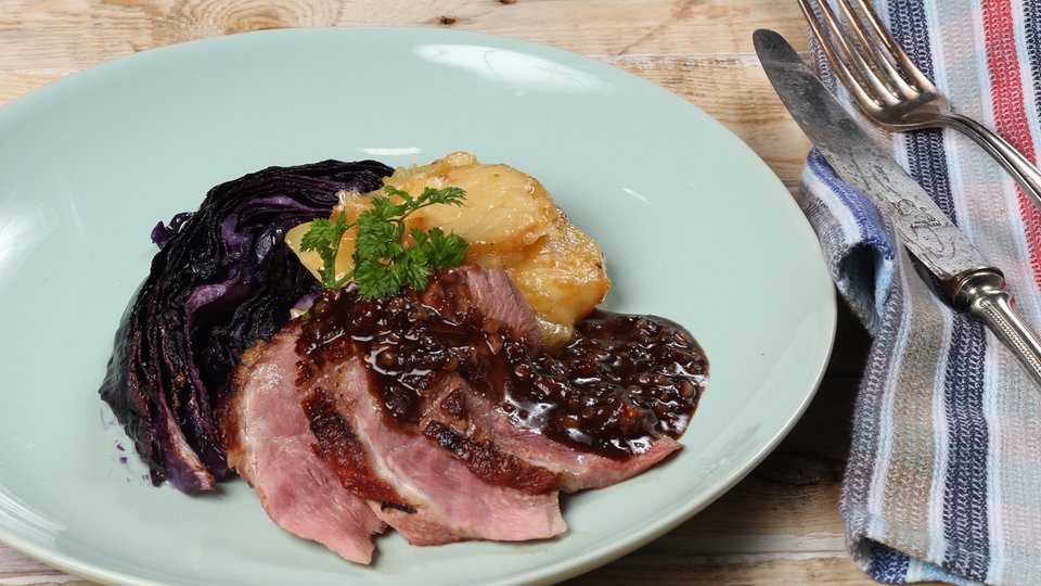 Rezept für Weihnachten: Krosse Entenbrust mit Rotkohl und ...