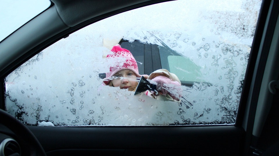 Fit für die kalte Jahreszeit: Frostschutz & Co.: Mit diesen Tipps wird das  Auto winterfest 