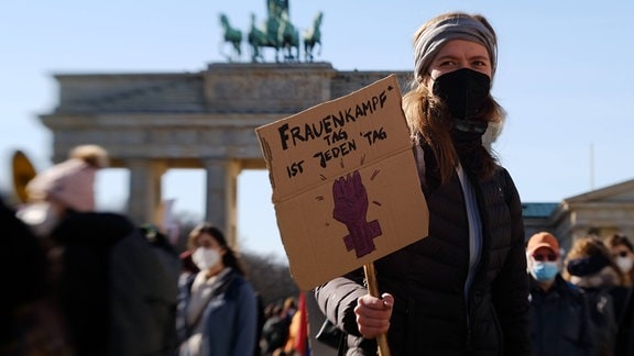 Demonstration zum Internationalen Frauentag 8. März für Frauenrechte, Gleichberechtigung und Gleichstellung in Berlin.