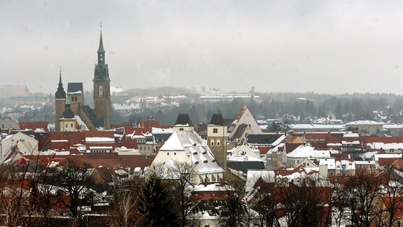 Verschneites Freiberg mit Petrikirche