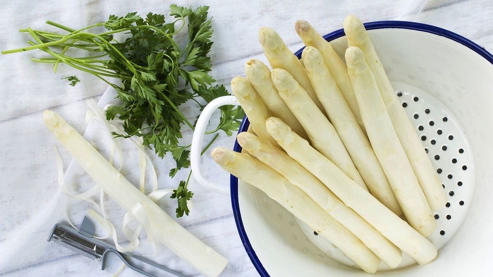 Mit Leckeren Rezepten Zum Nachkochen So Gesund Ist Spargel Mdr De