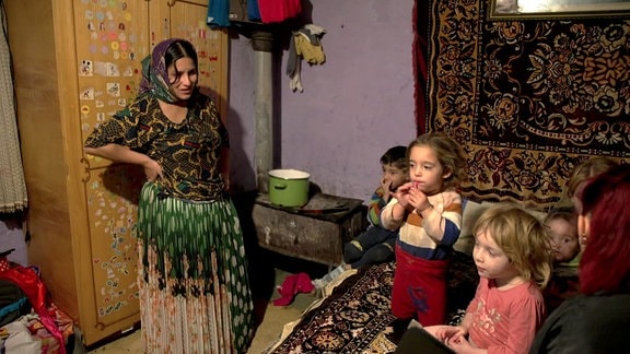 Bei einer Familie im Slum von Sura Mare