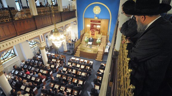 Blick in die Synagoge der Israelitischen Religionsgemeinde in Leipzig.
