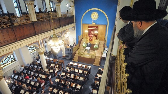 Blick in die Synagoge der Israelitischen Religionsgemeinde in Leipzig.