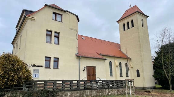 Außenansicht: Kirche St. Albanus in Schkeuditz