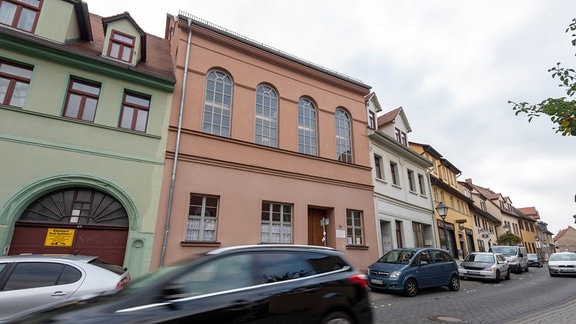 Blick auf die Synagoge der Lutherstadt Eisleben (zweites Gebäude von links).