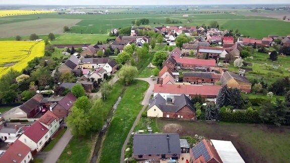 Luftbild mit Blick auf das Dorf Klitzschena.