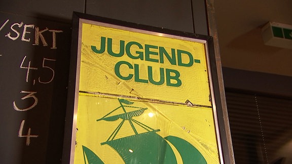 Ein Schild mit der Aufschrift "Jugendlub"