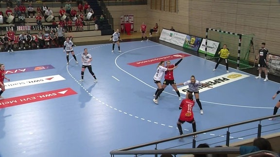 Ein Handballspiel.