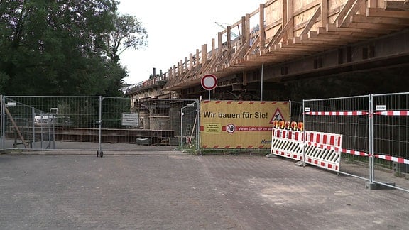 Brückenbaustelle der Bahn an der Saale