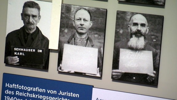 Fotos von verurteilten Juristen in der NS-Zeit, in der Ausstellung