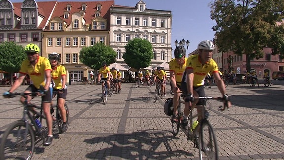 Die Teilnehmer der Euro-Tandem-Tour machen Station in Naumburg