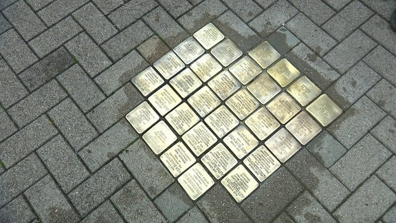 Geputzte Stolpersteine.