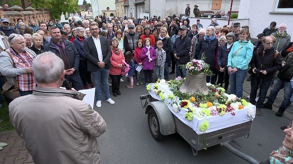 Ankunft der neuen Glocke der Versöhnung wird von den  Möhlauern gefeiert