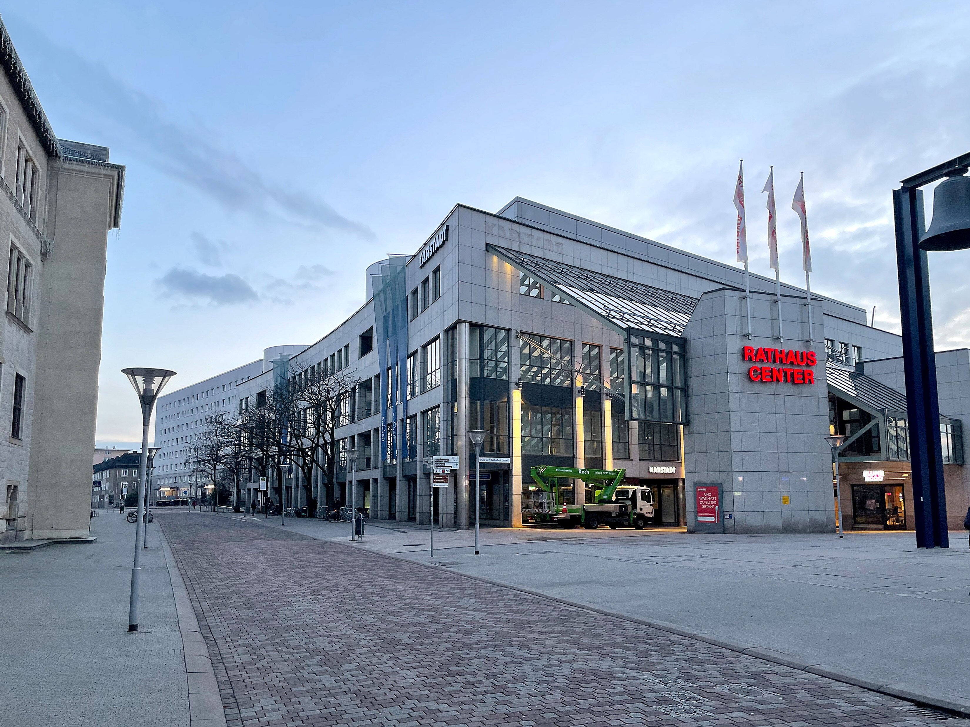 Rathaus-Center Dessau: Karstadt baut ab | MDR.DE