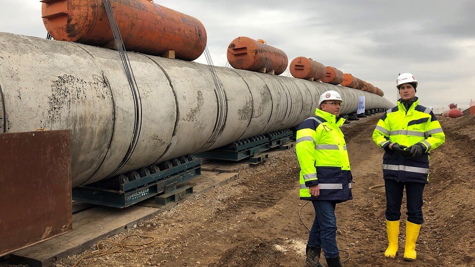 EugalPipeline bei Coswig unter die Elbe gelegt MDR.DE