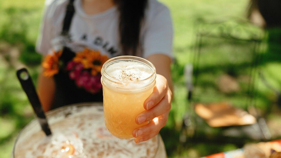Mit Kräutern, gegrillter Melone und Limonade gegen die Hitze | MDR.DE