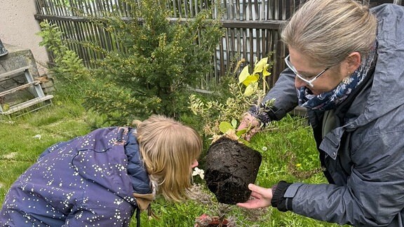 „Wichtig ist es, eine Bestandsaufnahme zu machen“, sagt unsere Gartenexpertin, „und mit der Familie eine Wunschliste zu schreiben.“