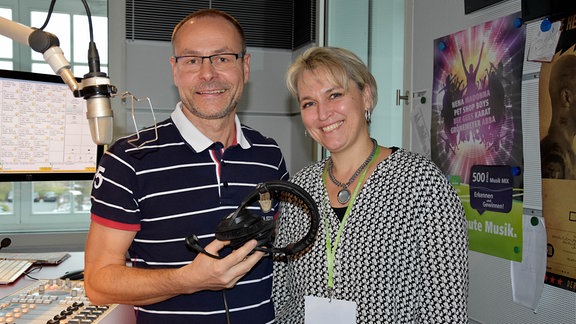 Maik Teschner mit Hörerin Cornelia Höppner im Sachsenradio-Studio.
