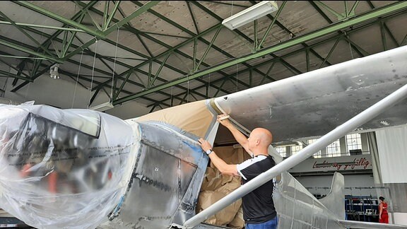 Luftfahrt Sachsen Service GmbH Kamenz, eine Lackiererei, die vor allem Flugzeuge und Flugzeugteile lackiert