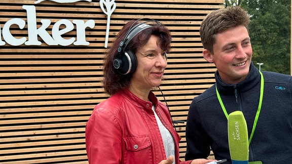 Sachsenradio-Reporterin Monika Werner und Programmmacher David Schröder