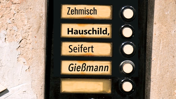 Klingelschild mit den Namen Zehmisch, Hauschild, Seifert, Gießmann 