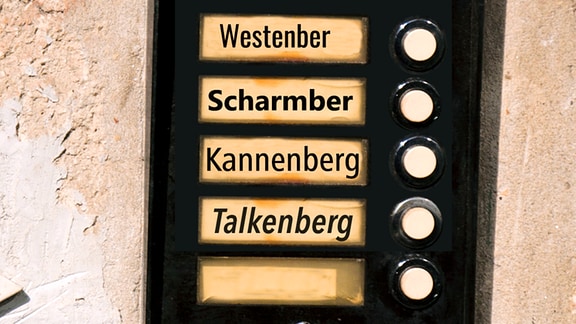 Klingelschild mit den Namen Westenber, Scharmber, Kannenberg, Talkenberg